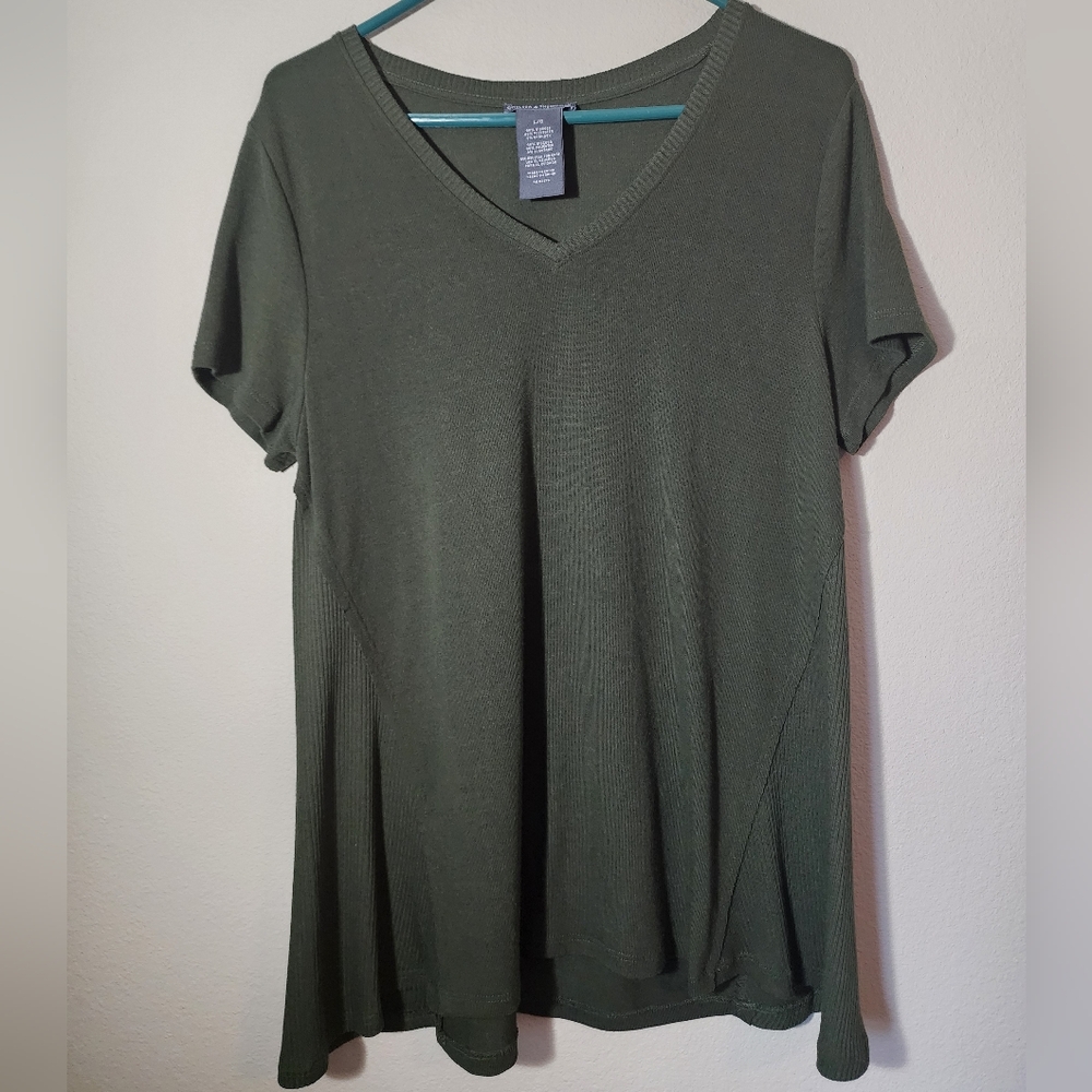 Chelsea & Theodore Women's V-Neck Tunic Top